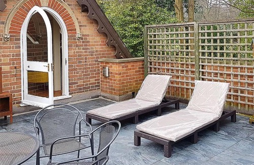 The Park Apartment | Pet-Friendly 3-Bedroom House with Free Parking in City Centre
