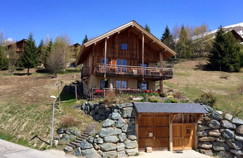 Villard-Reculas Apartment | Exceptional 3-Bedroom Apartment with Hot Tub & Sauna