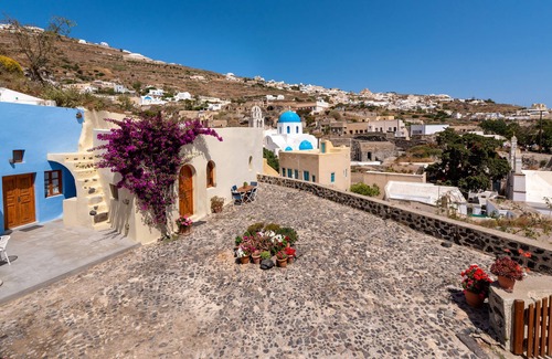 Episkopi Gonias Cottage | Historic 300-Year-Old Guesthouse with Oceanfront Pool