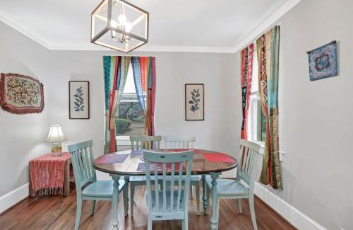 Eau Claire House | Inviting 3BR Retreat - Perfect for Families and Friends