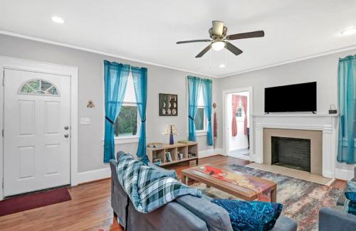 Eau Claire House | Inviting 3BR Retreat - Perfect for Families and Friends