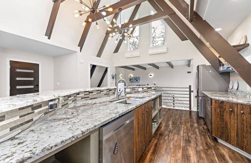 Independence House | Unique 4BR Retreat in the Woods with Fire Pit & Family Amenities