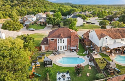 Dallas Villa | Inviting Mountain View Retreat with Pool & Fire Pit