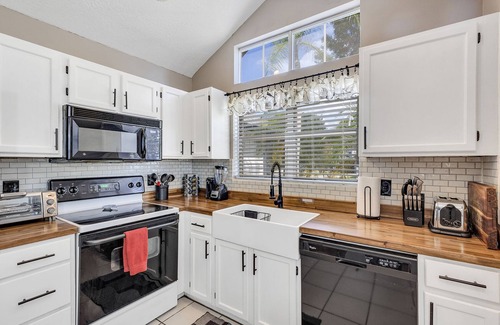 Oviedo House | Discover a Unique Retreat with Pool & Movie/Game Room