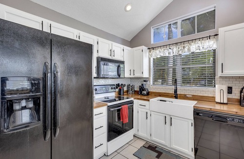 Oviedo House | Discover a Unique Retreat with Pool & Movie/Game Room