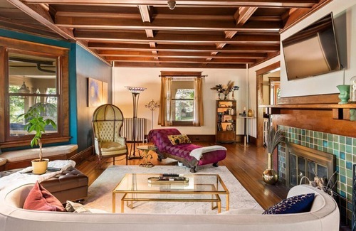 White Plains House | Remarkable 7-Bed Oasis Near NYC Express Train - Guest Rated 9.8