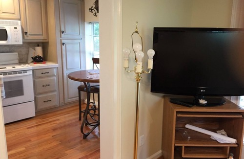Greenville - Spartanburg Cottage | Charming Converted Barn with Loft Bedroom & Breakfast