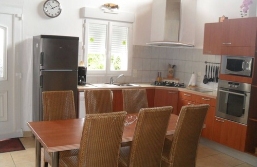 Ploumoguer Cottage | Pet-Friendly Comfort Near Iroise Sea with Ocean View