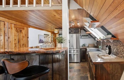 Sedro-Woolley Ski Chalet | Exceptional Unique Alpine Chalet with Pet-Friendly Amenities