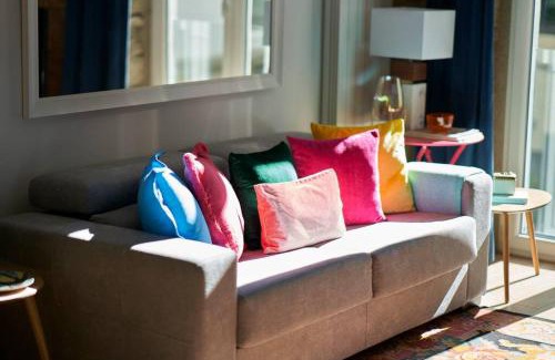 San Sebastian Centro Apartment | Stylish Apartment with AC in the Heart of Santiago