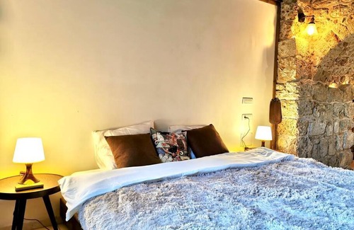 Acre Old City Apartment | Inviting Apartment with Jacuzzi for Family Getaways