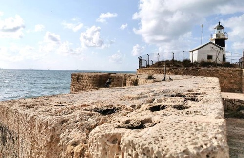 Acre Old City Apartment | Inviting Apartment with Jacuzzi for Family Getaways