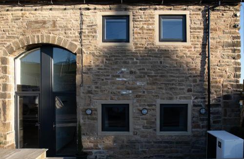 Oldham House | Unique Barn Conversion in Saddleworth - Pet and Child Friendly