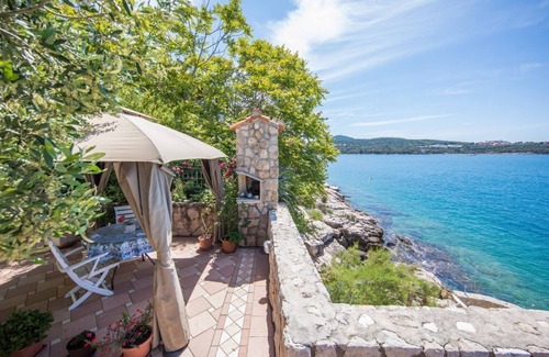 Lozica Apartment | Beachfront 1BDR Apartment with Private Beach & Ocean View