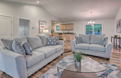 Leicester House | Exceptional Blue Ridge Haven Near Asheville with Spa & Breakfast