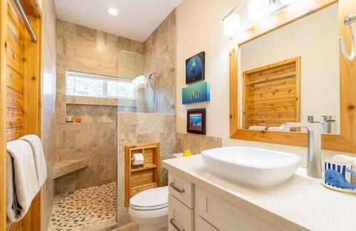 Kaneohe Cottage | Guest Rated 10/10: Unique Boathouse on the Bay with Kitchen