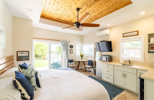 Kaneohe Cottage | Guest Rated 10/10: Unique Boathouse on the Bay with Kitchen