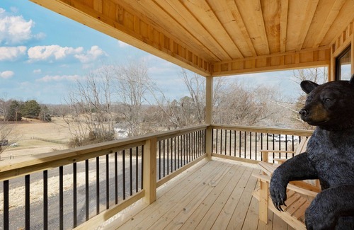 Bluff City Cabin | Experience Unique Cabin Studio in Heart of Tri Cities