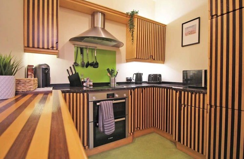 Ely House | Charming Cambridgeshire Home with Character & Family Amenities