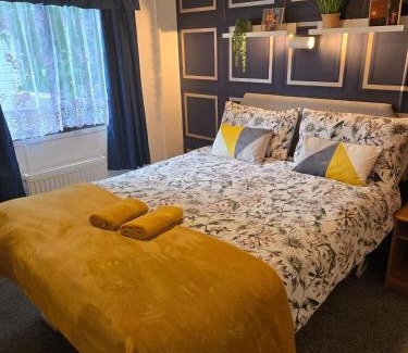 Girvan Apartment | Unique Caravan Retreat with Outdoor Space for Families