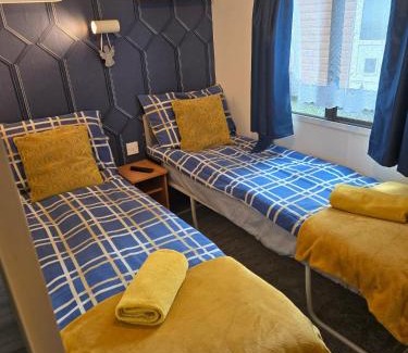 Girvan Apartment | Unique Caravan Retreat with Outdoor Space for Families