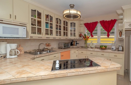 Naguabo House | Discover Casa and Casita Heliconia with Oceanfront Hot Tub