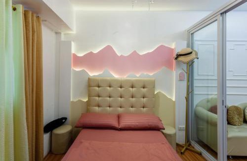 South Triangle Hotel | Unique Chiq Comfy Place with Board Games QC