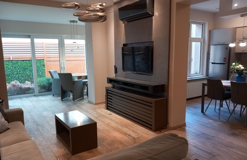 Vozdovac House | Distinctive City House with Backyard in Belgrade