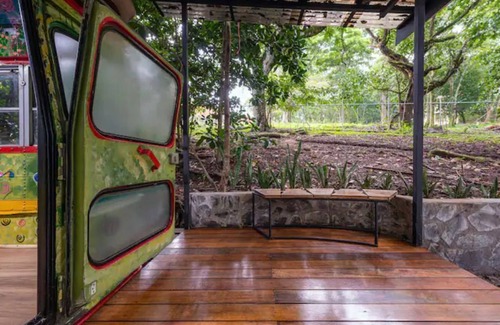 Concepcion House | Vibrant Bus Stay Near Airport - Top Rated by Guests
