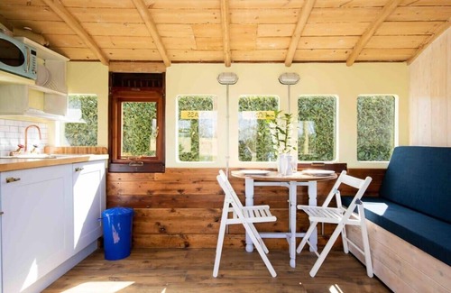 Birdham House | Inviting Railway Carriage Retreat with Pet-Friendly Amenities
