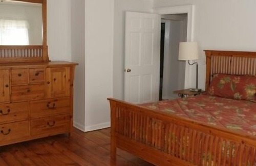Lenox Condo | Quaint Condo in Peaceful Area - Steps from Downtown