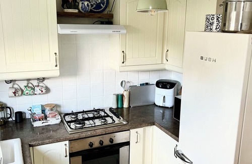 Edwinstowe Cottage | Cozy Cottage Retreat in Sherwood Forest - Guest Rated 10/10