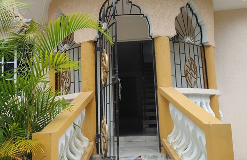 Seaford Town House | Charming Countryside Villa with Spa and Pet-Friendly Amenities