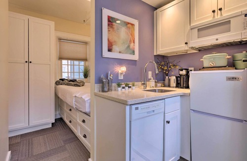 Downtown Apartment | Cozy Downtown Studio with Spa and Breakfast in Historic Mall