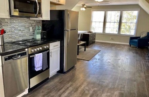 South View House | Discover Unique Creekside Retreat with Family-Friendly Amenities