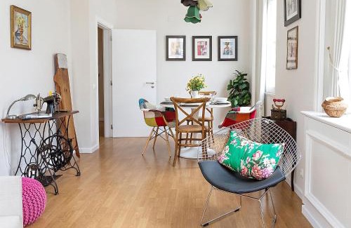 Santa Maria Maior Apartment | Stylish Design Apartments with Wheelchair Access & Dining