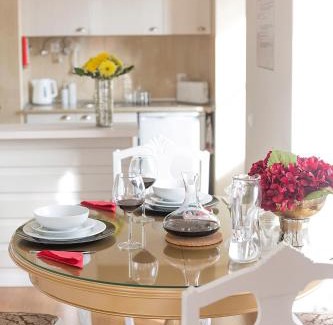 Santa Maria Maior Apartment | Stylish Design Apartments with Wheelchair Access & Dining