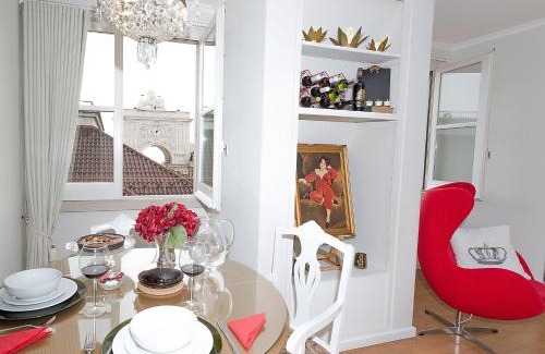Santa Maria Maior Apartment | Stylish Design Apartments with Wheelchair Access & Dining