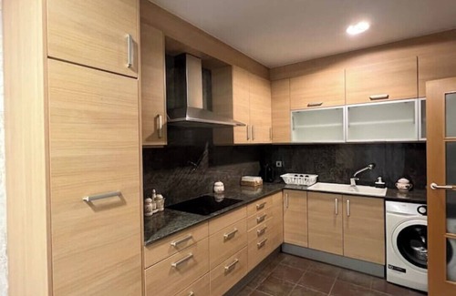 Sant Feliu de Llobregat House | Relaxing House Steps from Barcelona with Spa and Breakfast