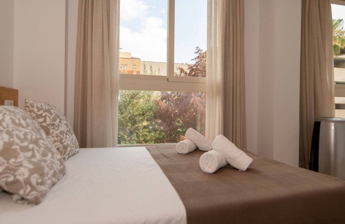 L'Amistat House | Discover Unique Estudio 5: Relaxing Spa & Family-Friendly