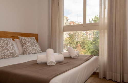 L'Amistat House | Discover Unique Estudio 5: Relaxing Spa & Family-Friendly