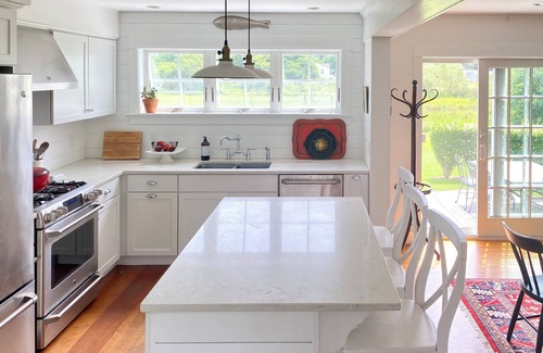 Middletown House | Unique Property Near Third Beach with Spa & Pet-Friendly Options