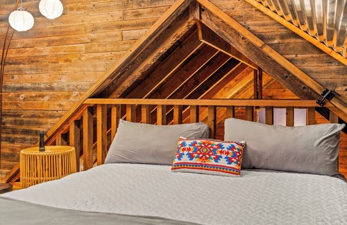 Travis County Other | Idyllic Farmhouse & Tiny House Retreat in the Countryside