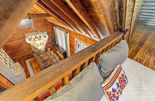Travis County Other | Idyllic Farmhouse & Tiny House Retreat in the Countryside