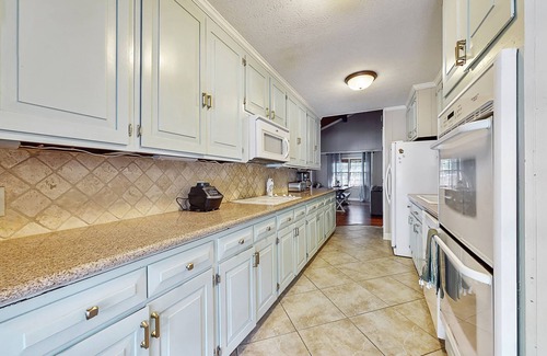 Vincent House | Discover a Unique Family Retreat on Logan Martin Lake