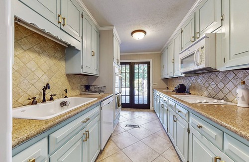 Vincent House | Discover a Unique Family Retreat on Logan Martin Lake