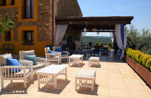 Ogern House | Inviting Holiday Home with Outdoor Fun and Relaxation