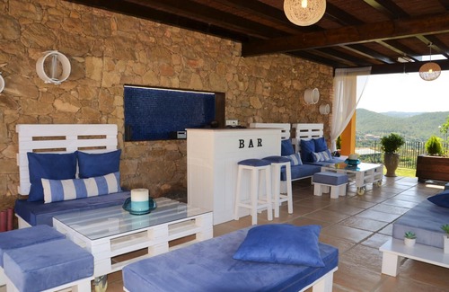 Ogern House | Inviting Holiday Home with Outdoor Fun and Relaxation