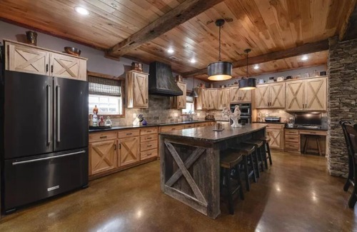 Belfast Villa | Distinctive Ranch Stay with Family-Friendly Amenities
