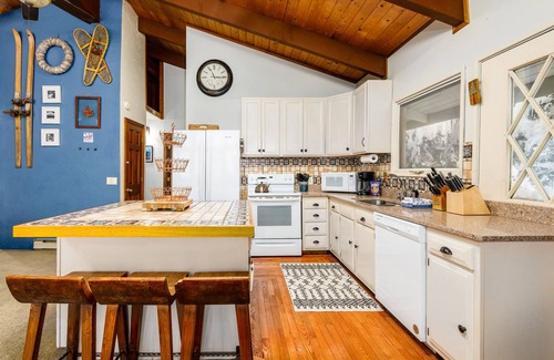 Alyeska Ski Chalet | Unique Retreat with Hot Tub, Game Room & Near Lifts